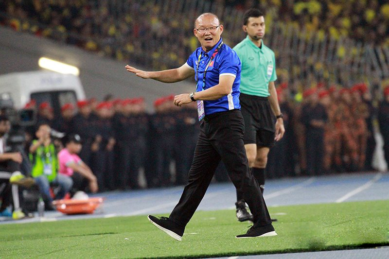 Ông Park luôn nhiệt huyết trong mỗi trận đấu undefined